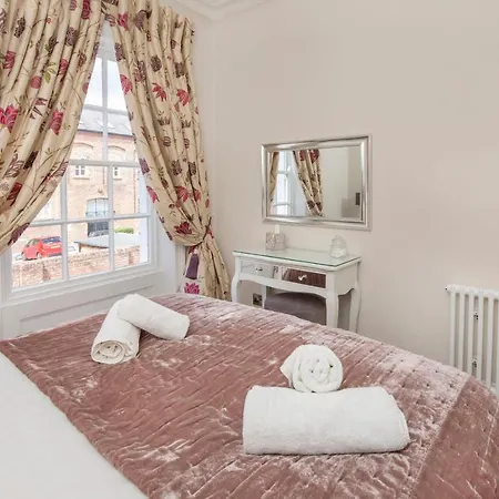 George Street Boutique With Free Parking * Йорк