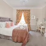 George Street Boutique With Free Parking *
