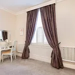 George Street Boutique With Free Parking *