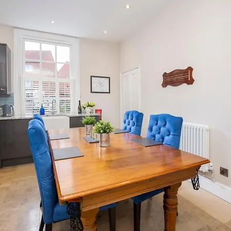 George Street Boutique With Free Parking Apartment York