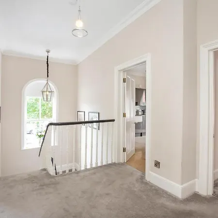 George Street Boutique With Free Parking *