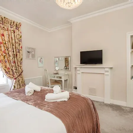 George Street Boutique With Free Parking