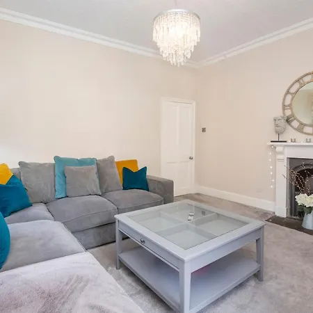 George Street Boutique With Free Parking *