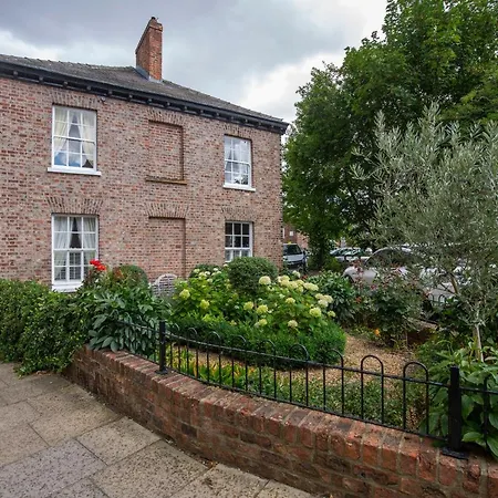 George Street Boutique With Free Parking شقة